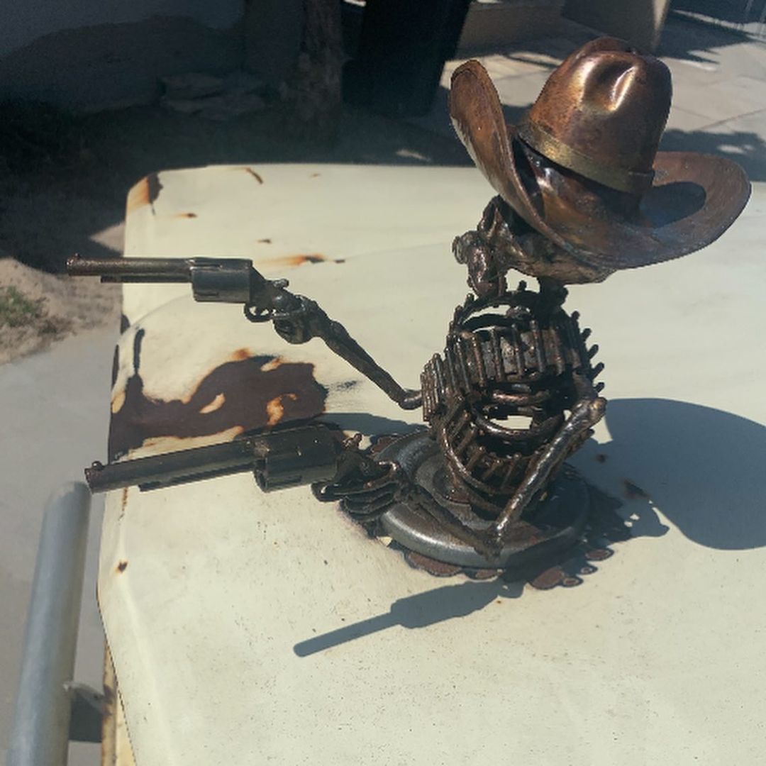 unitmotor™-Handmade Cast Cowboy Skull Gunslinger Hood Ornament Sculpture
