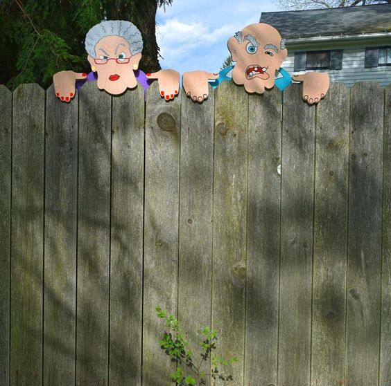 Fence Decoration Nosy Old Man and Lady Garden Yard Art-unitmotor™