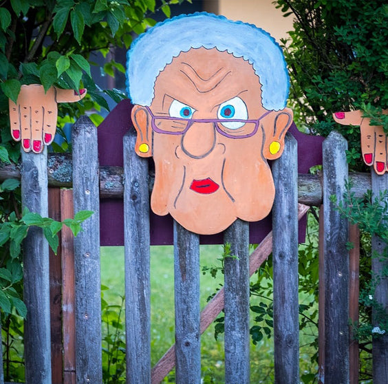 Fence Decoration Nosy Old Man and Lady Garden Yard Art-unitmotor™