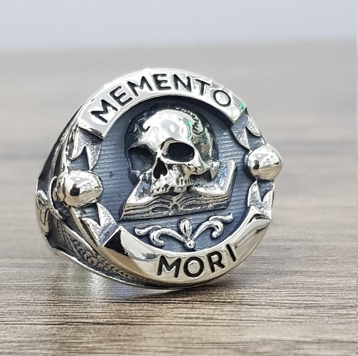 Memorial Mori Skull Sterling Silver Ring-unitmotor™