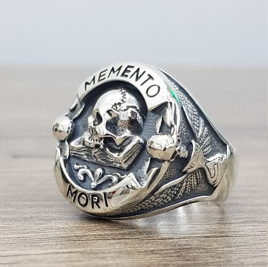 Memorial Mori Skull Sterling Silver Ring-unitmotor™